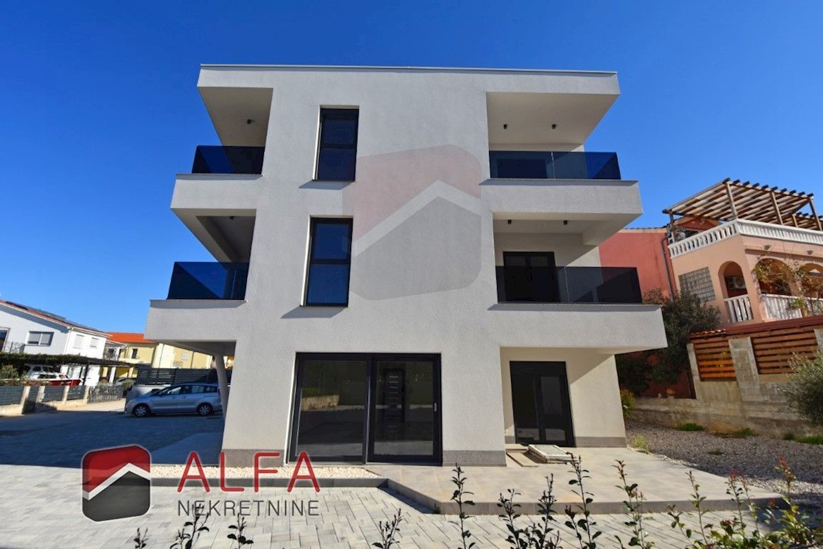 Croazia, Vodice – nuovo e confortevole appartamento al piano terra in vendita con giardino di 120 m²