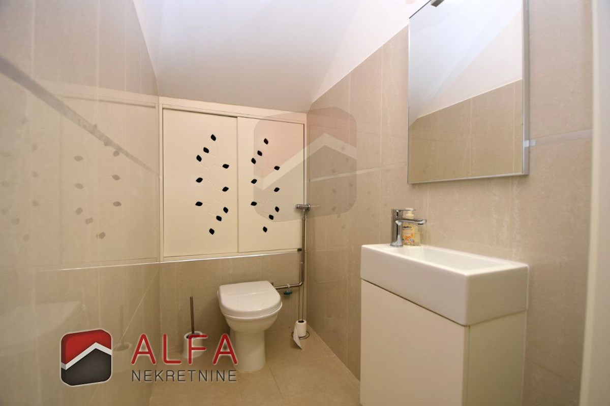 Croazia, Vodice - elegante casa unifamiliare in vendita su un terreno di 1.382 m²