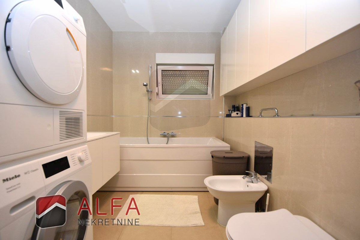 Croazia, Vodice - elegante casa unifamiliare in vendita su un terreno di 1.382 m²