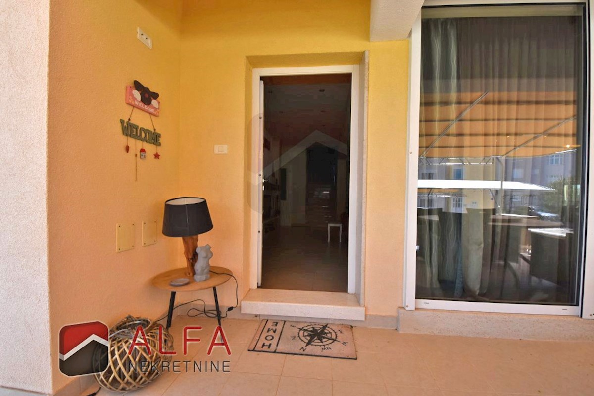 Croazia, Vodice - elegante casa unifamiliare in vendita su un terreno di 1.382 m²