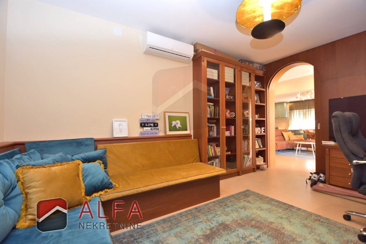 Croazia, Vodice - elegante casa unifamiliare in vendita su un terreno di 1.382 m²