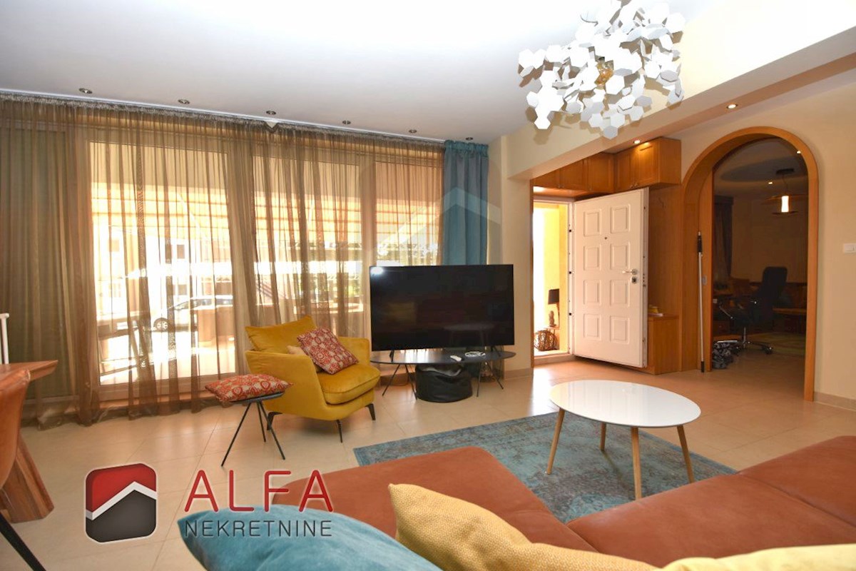 Croazia, Vodice - elegante casa unifamiliare in vendita su un terreno di 1.382 m²