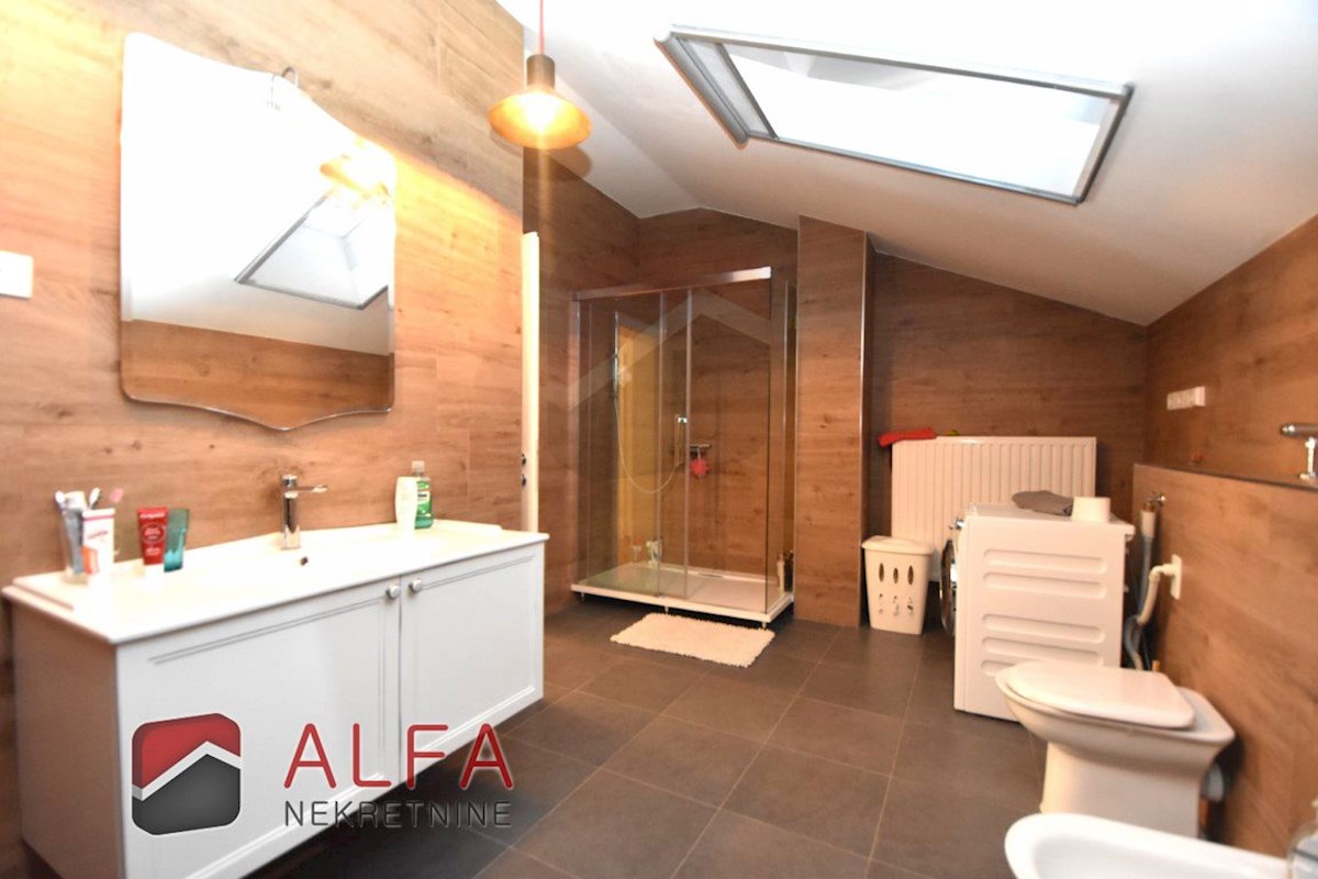 Croazia, Vodice - elegante casa unifamiliare in vendita su un terreno di 1.382 m²