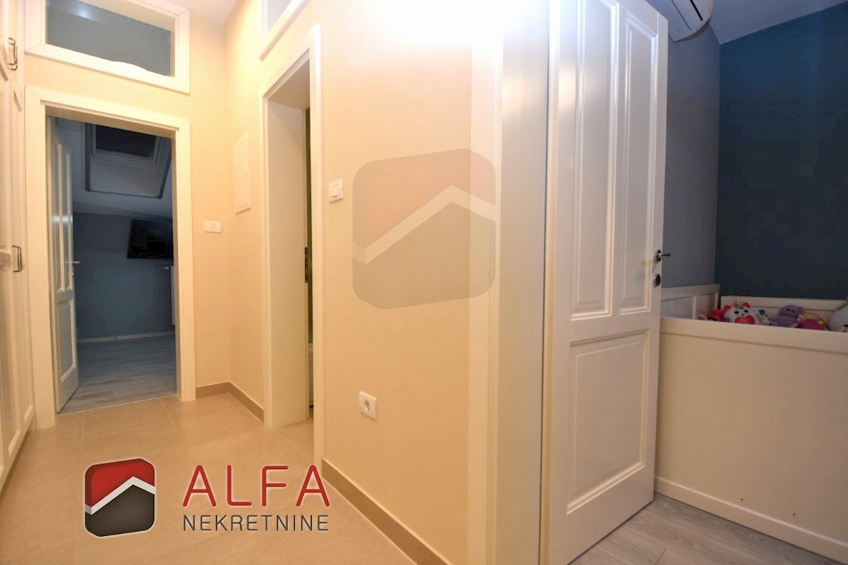 Croazia, Vodice - elegante casa unifamiliare in vendita su un terreno di 1.382 m²