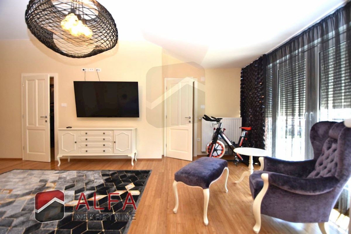 Croazia, Vodice - elegante casa unifamiliare in vendita su un terreno di 1.382 m²