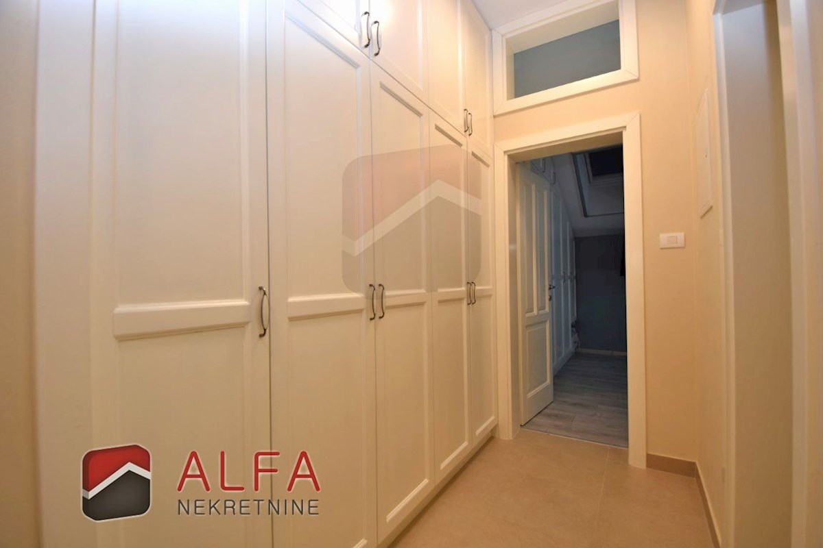 Croazia, Vodice - elegante casa unifamiliare in vendita su un terreno di 1.382 m²