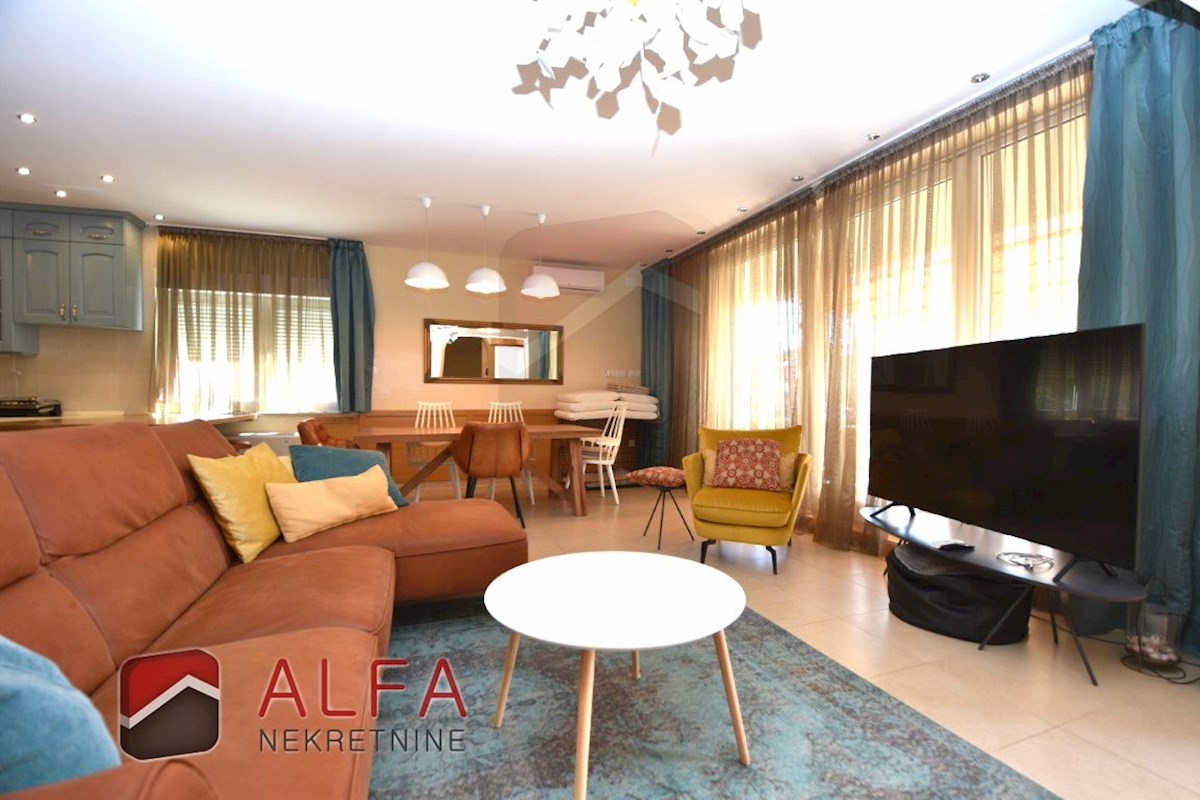 Croazia, Vodice - elegante casa unifamiliare in vendita su un terreno di 1.382 m²