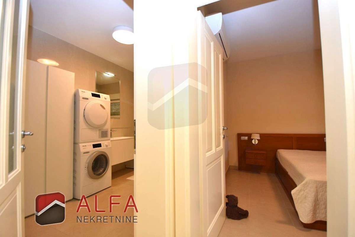 Croazia, Vodice - elegante casa unifamiliare in vendita su un terreno di 1.382 m²