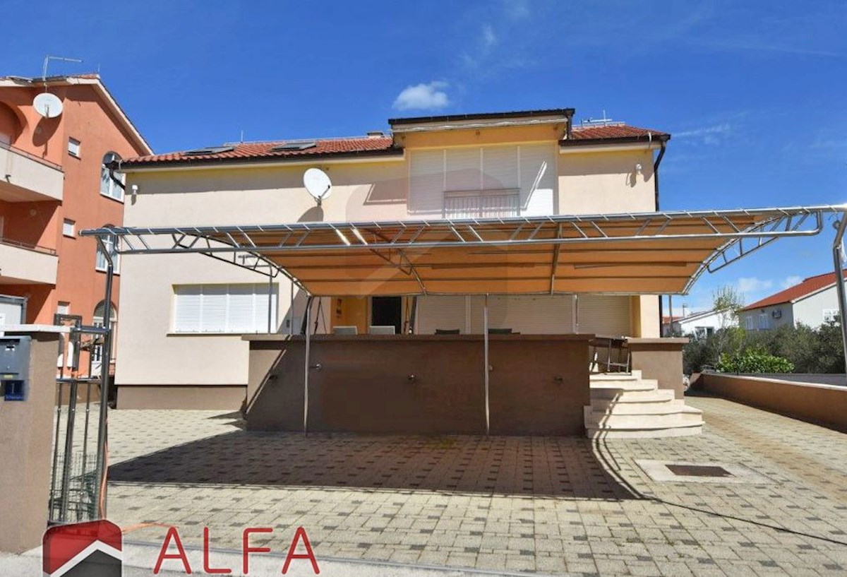 Croazia, Vodice - elegante casa unifamiliare in vendita su un terreno di 1.382 m²
