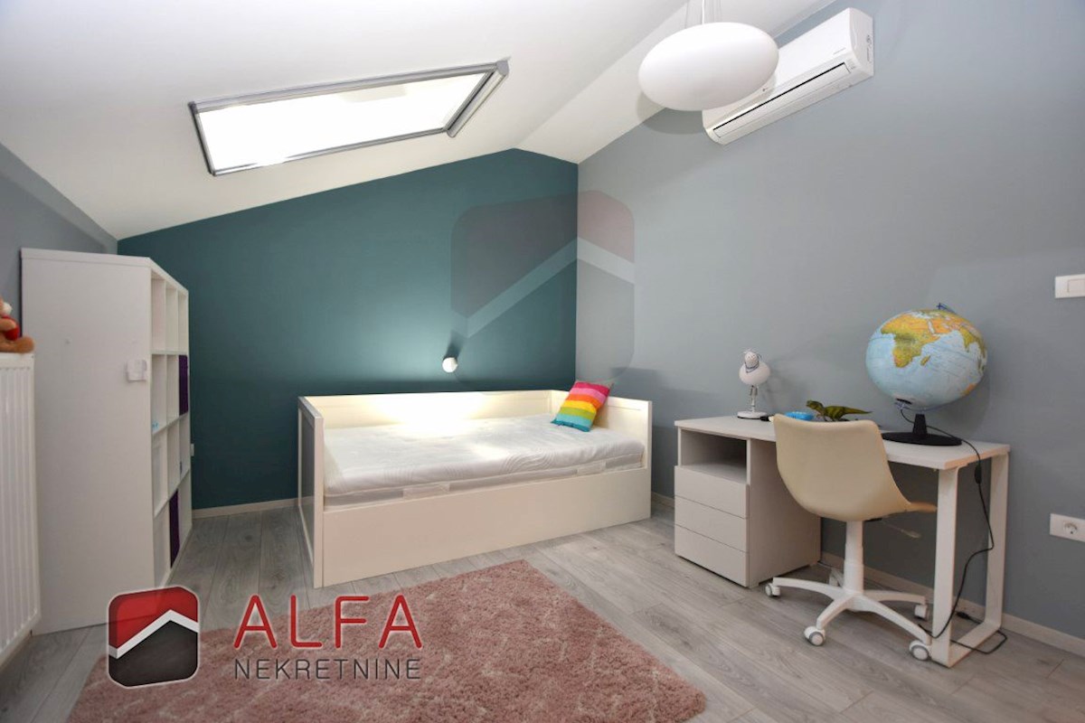 Croazia, Vodice - elegante casa unifamiliare in vendita su un terreno di 1.382 m²