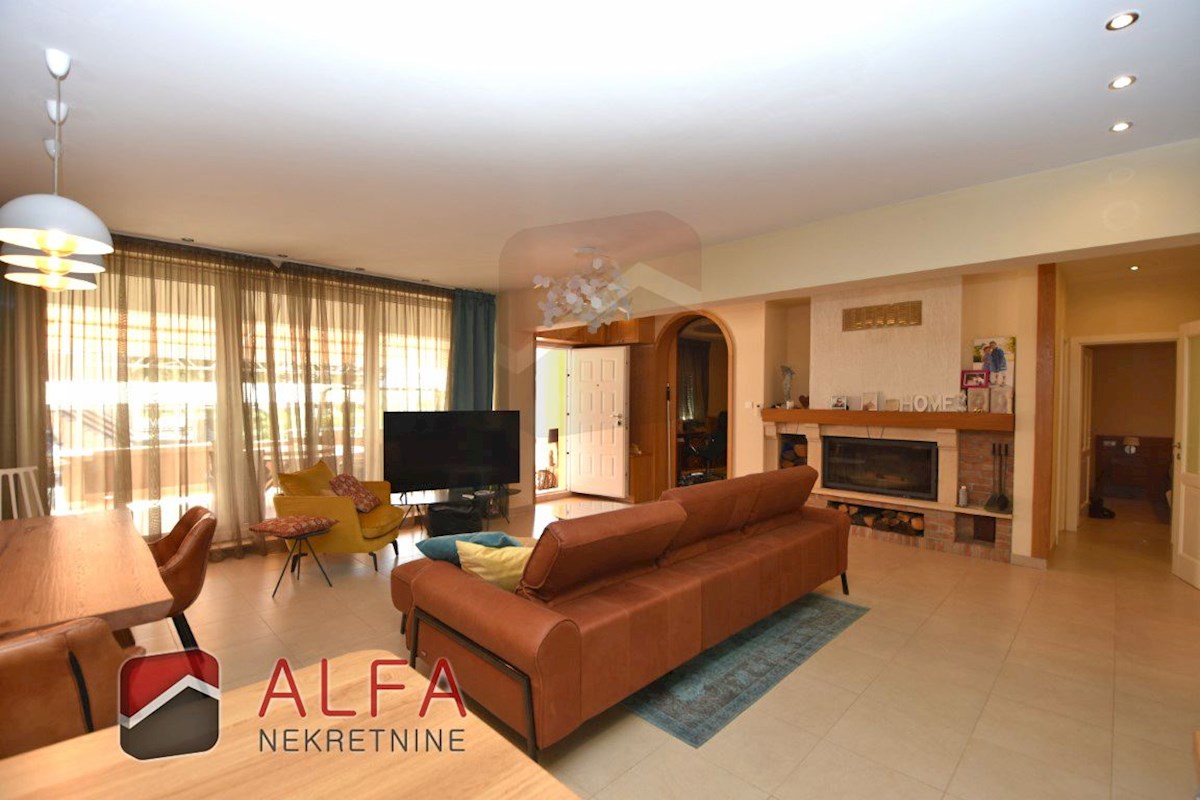 Croazia, Vodice - elegante casa unifamiliare in vendita su un terreno di 1.382 m²