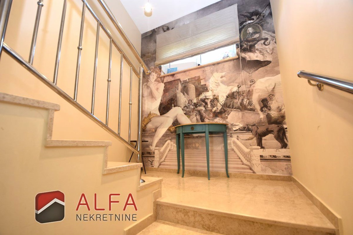 Croazia, Vodice - elegante casa unifamiliare in vendita su un terreno di 1.382 m²