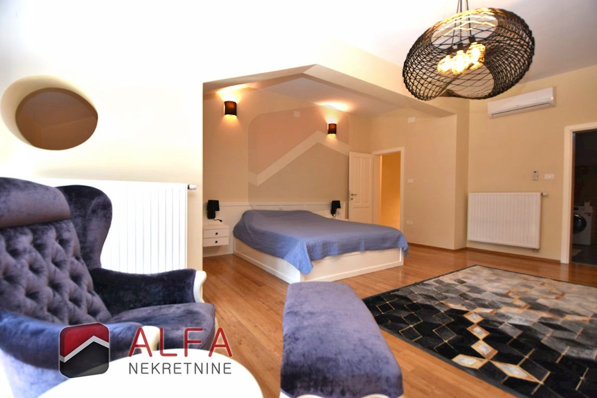 Croazia, Vodice - elegante casa unifamiliare in vendita su un terreno di 1.382 m²