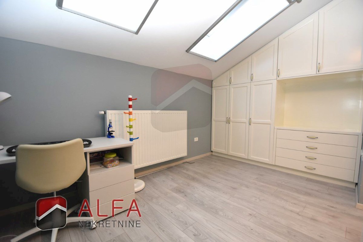 Croazia, Vodice - elegante casa unifamiliare in vendita su un terreno di 1.382 m²