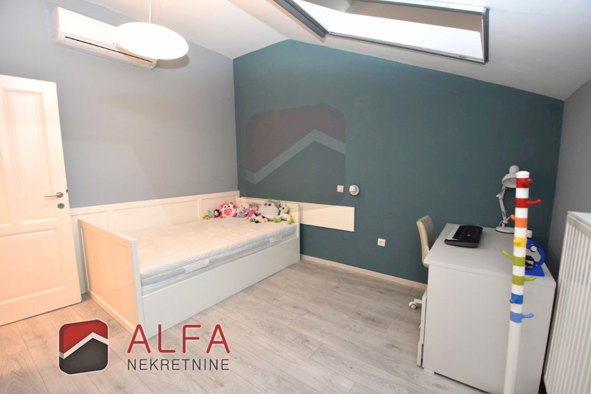 Croazia, Vodice - elegante casa unifamiliare in vendita su un terreno di 1.382 m²