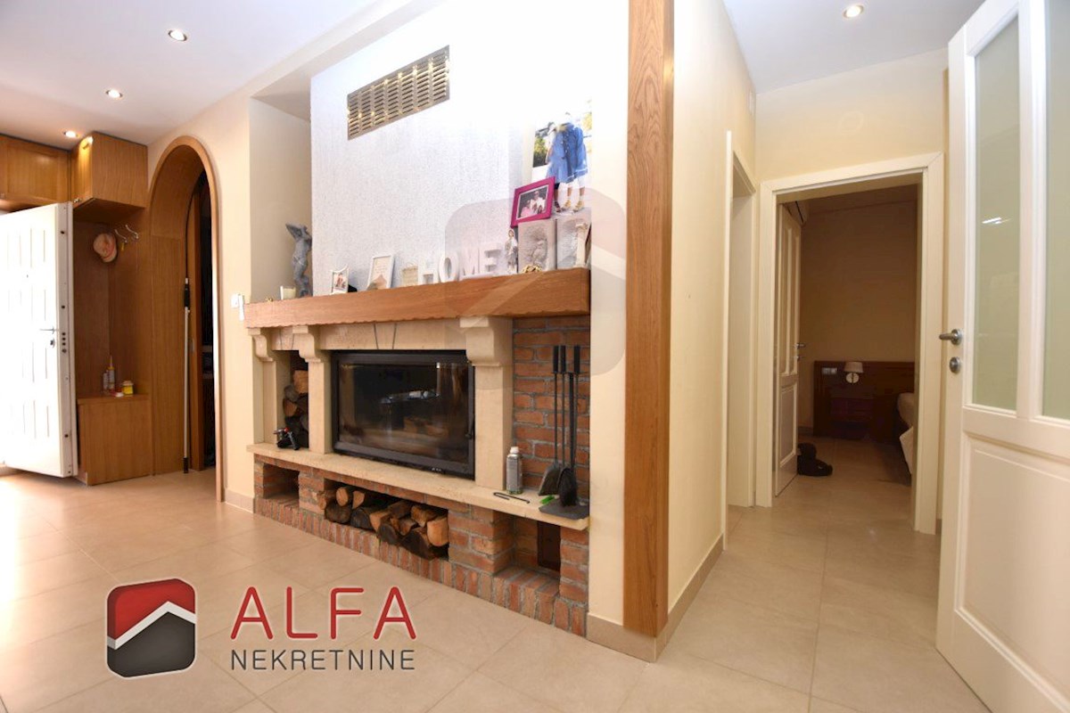 Croazia, Vodice - elegante casa unifamiliare in vendita su un terreno di 1.382 m²