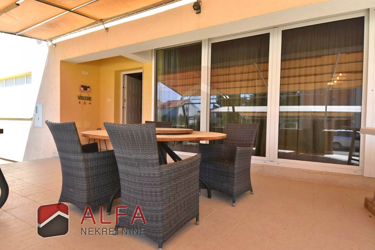 Croazia, Vodice - elegante casa unifamiliare in vendita su un terreno di 1.382 m²