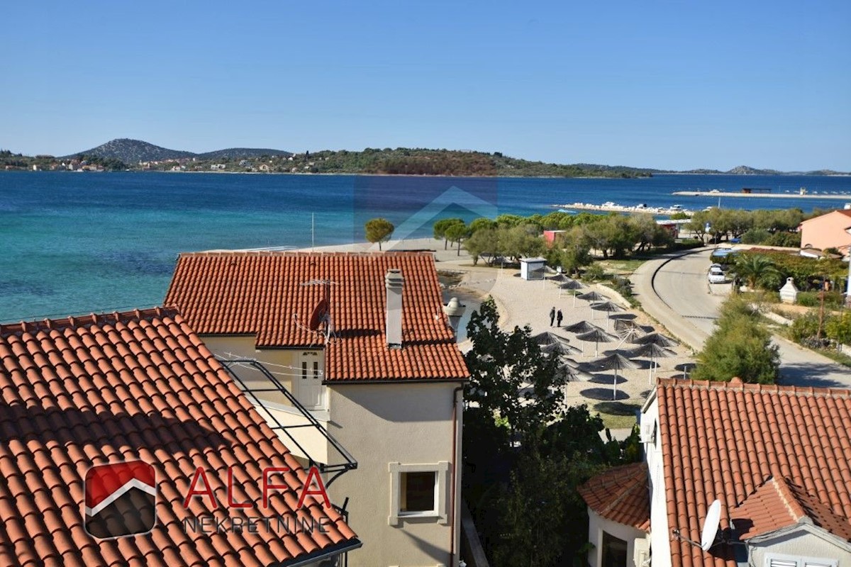 Croazia, Vodice, Srima, nuova casa moderna con 5 appartamenti in vendita, seconda fila al mare, con una fantastica vista sul mare