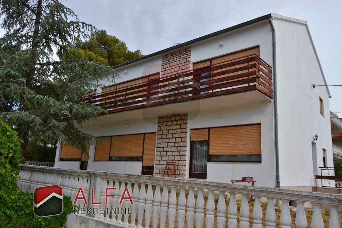 Croazia, Vodice, grande casa familiare in vendita vicino al mare