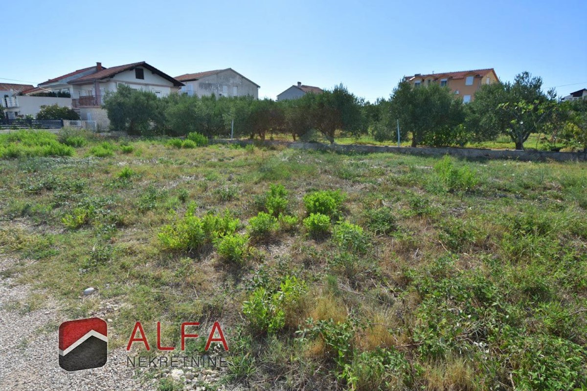 Croazia,Tribunj, in vendita attraente terreno edificabile con vista mare