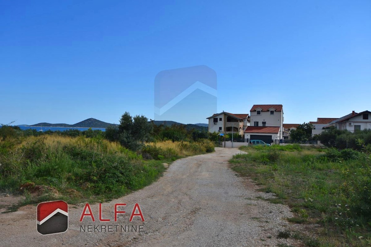 Croazia,Tribunj, in vendita attraente terreno edificabile con vista mare