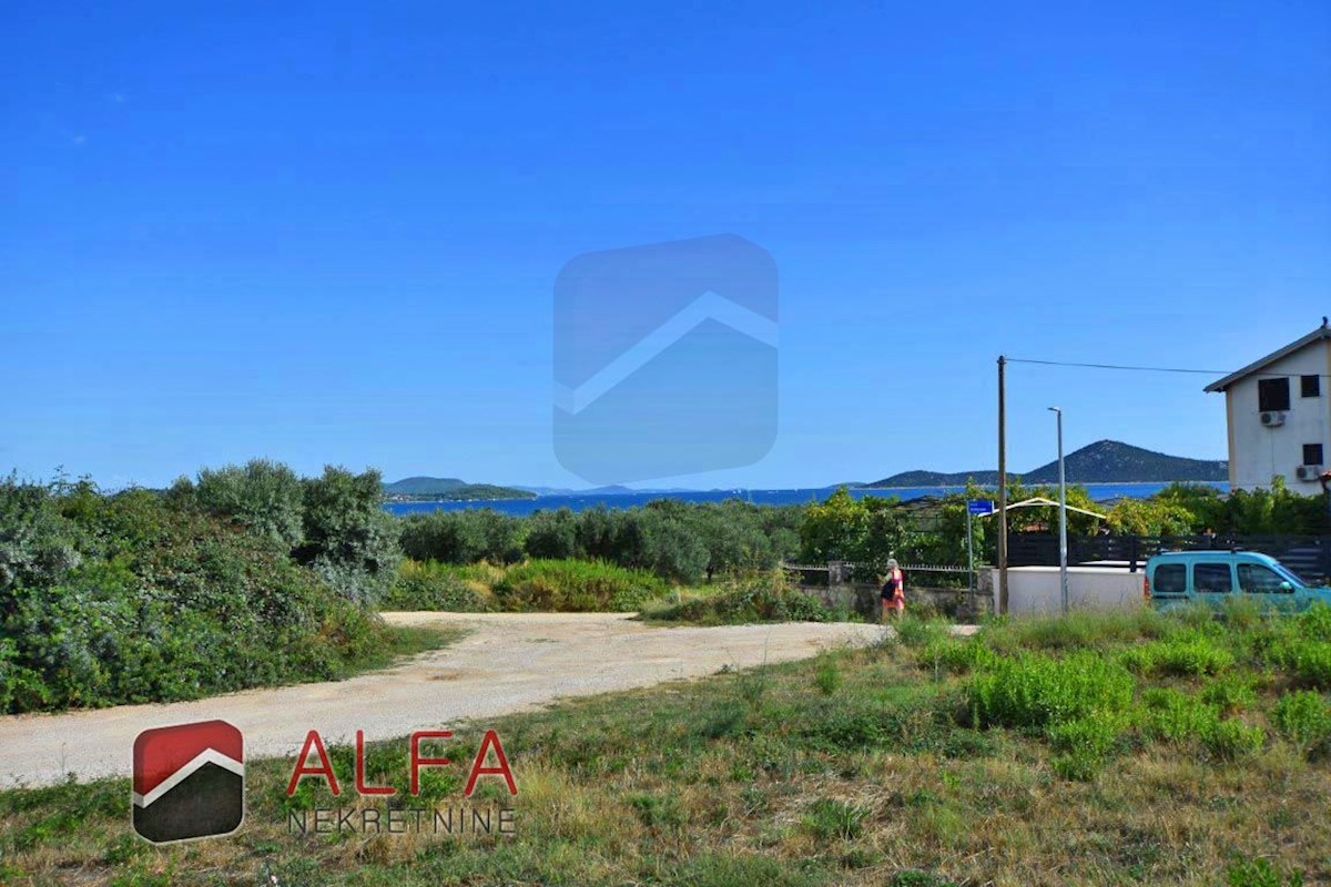 Croazia,Tribunj, in vendita attraente terreno edificabile con vista mare