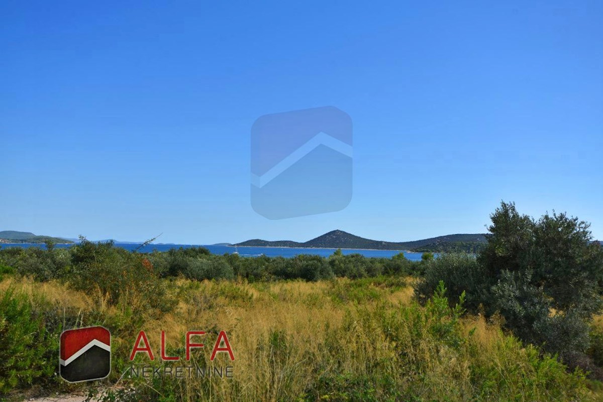 Croazia,Tribunj, in vendita attraente terreno edificabile con vista mare