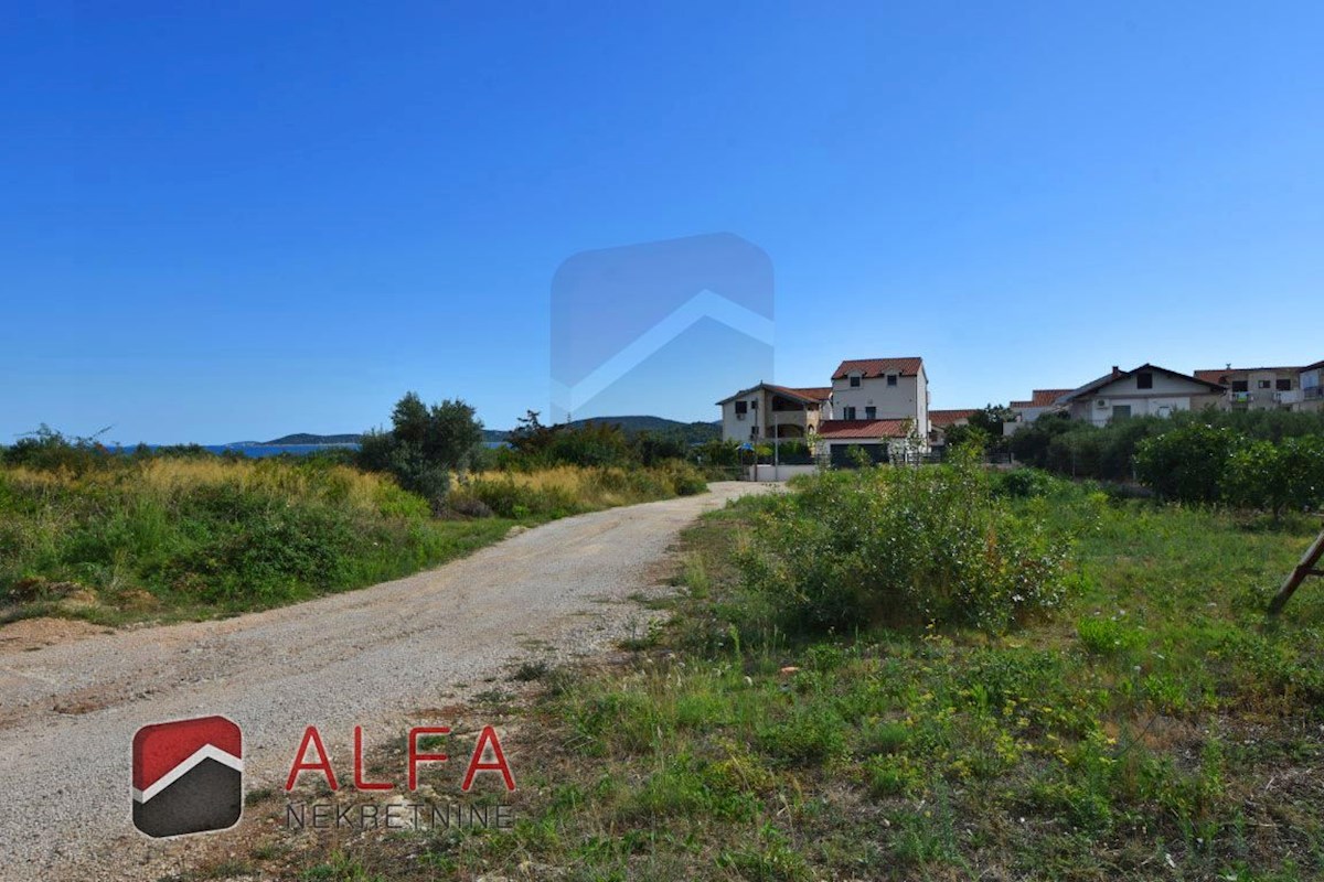 Croazia,Tribunj, in vendita attraente terreno edificabile con vista mare