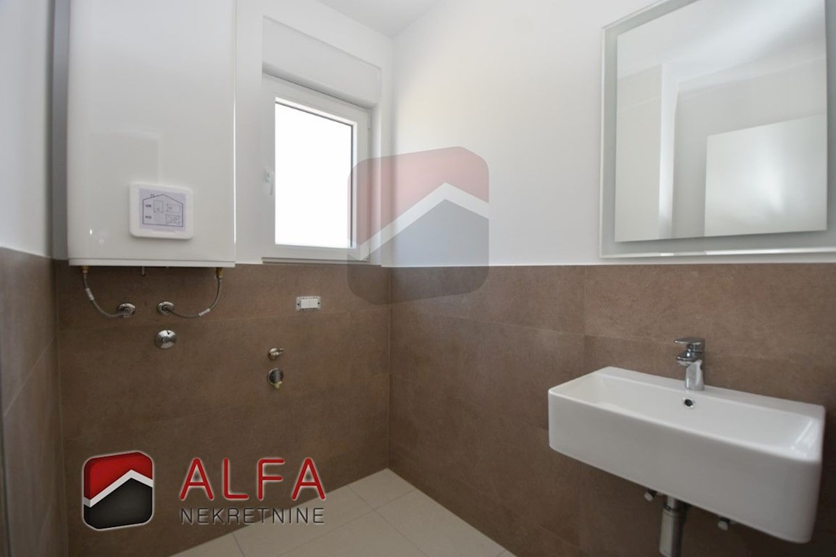 Croazia, Vodice, vendesi nuovo appartamento con tre camere da letto, primo piano, vista sul mare