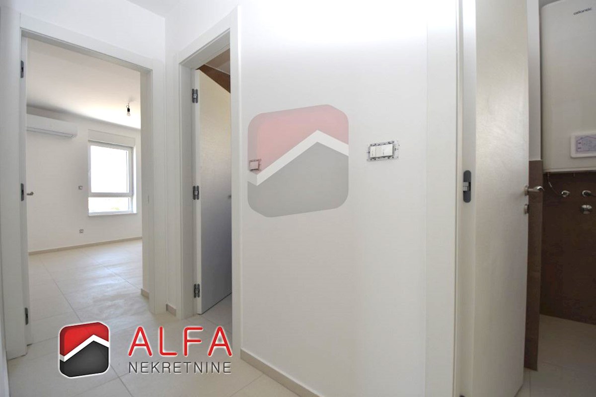 Croazia, Vodice, vendesi nuovo appartamento con tre camere da letto, primo piano, vista sul mare
