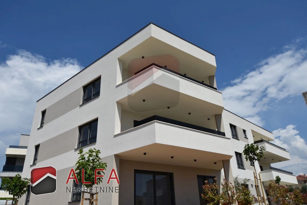 Croazia, Vodice, vendesi nuovo appartamento con tre camere da letto, primo piano, vista sul mare