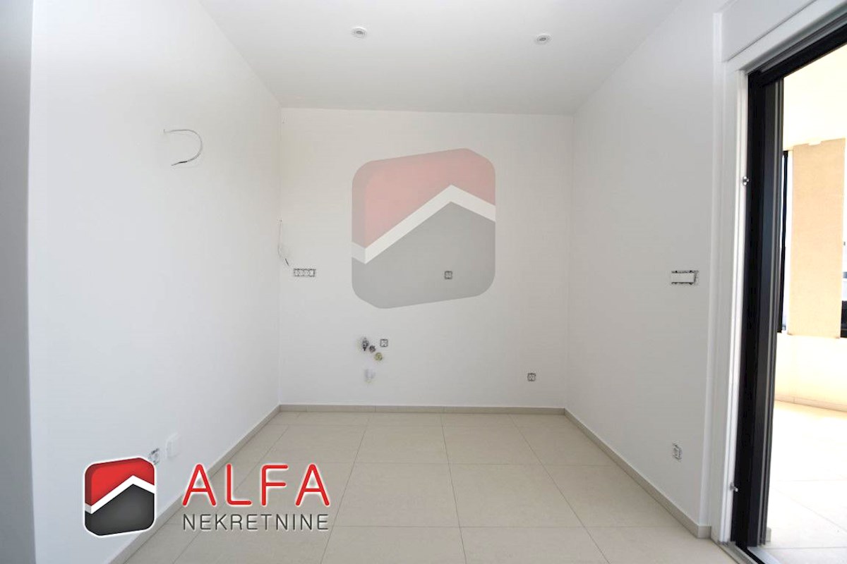 Croazia, Vodice, vendesi nuovo appartamento con tre camere da letto, primo piano, vista sul mare