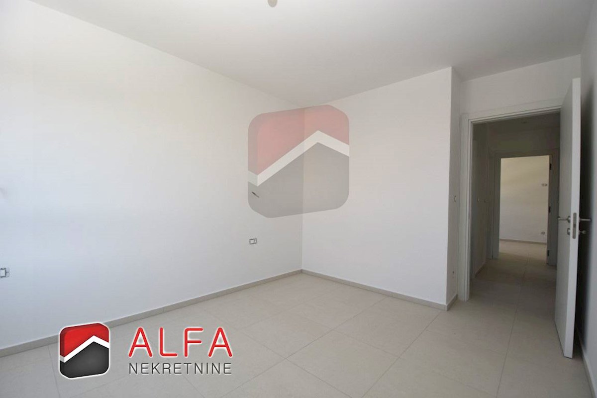 Croazia, Vodice, vendesi nuovo appartamento con tre camere da letto, primo piano, vista sul mare