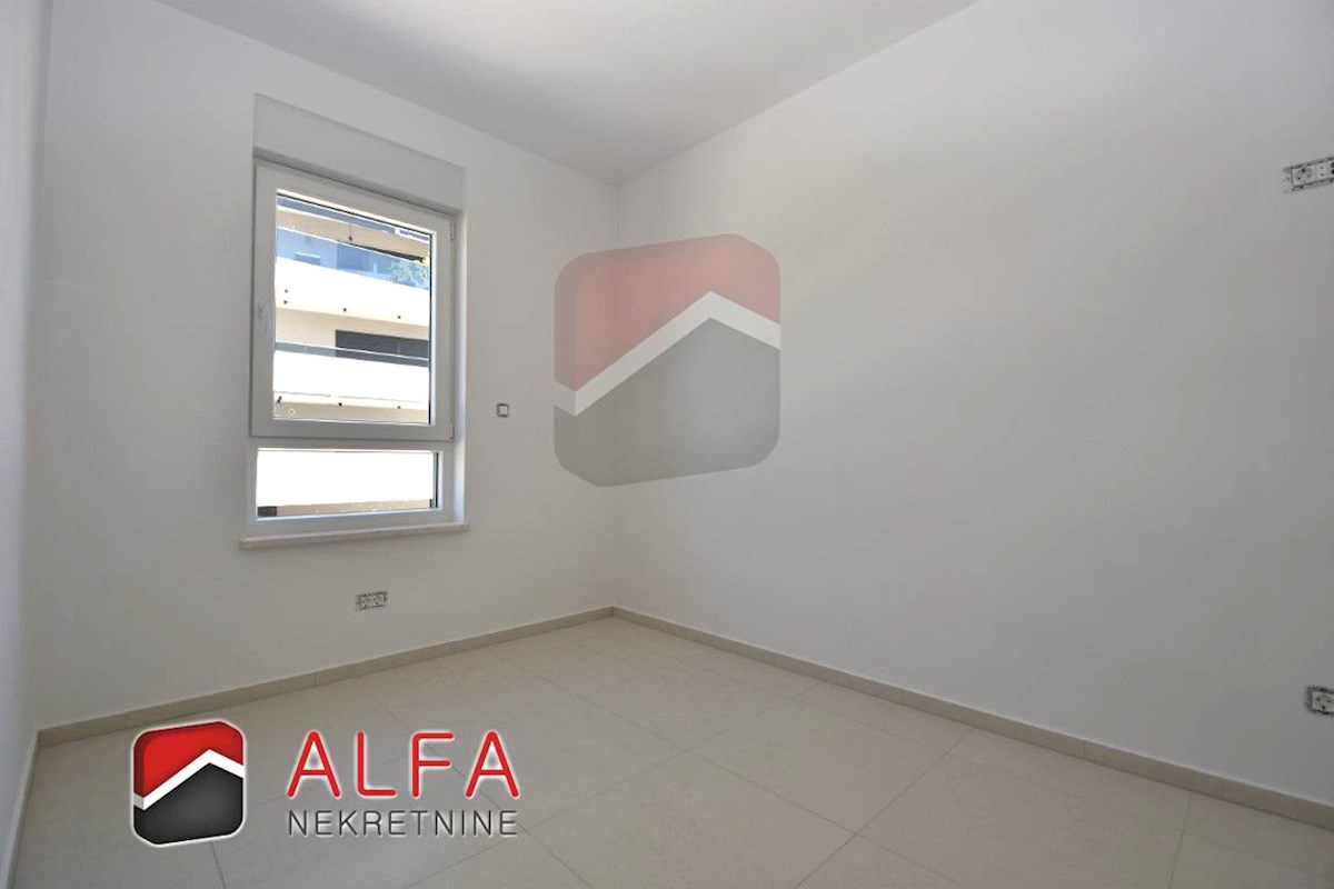 Croazia, Vodice, vendesi nuovo appartamento con tre camere da letto, primo piano, vista sul mare