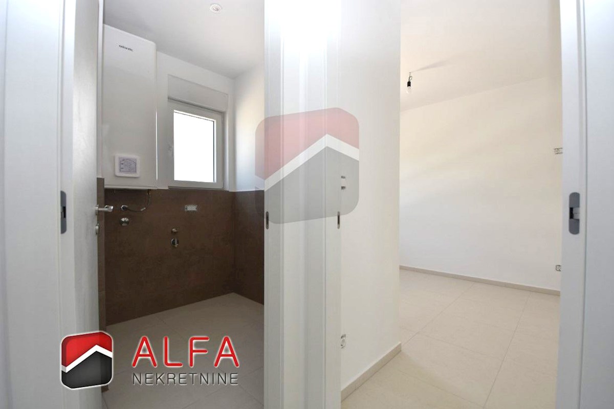 Croazia, Vodice, vendesi nuovo appartamento con tre camere da letto, primo piano, vista sul mare