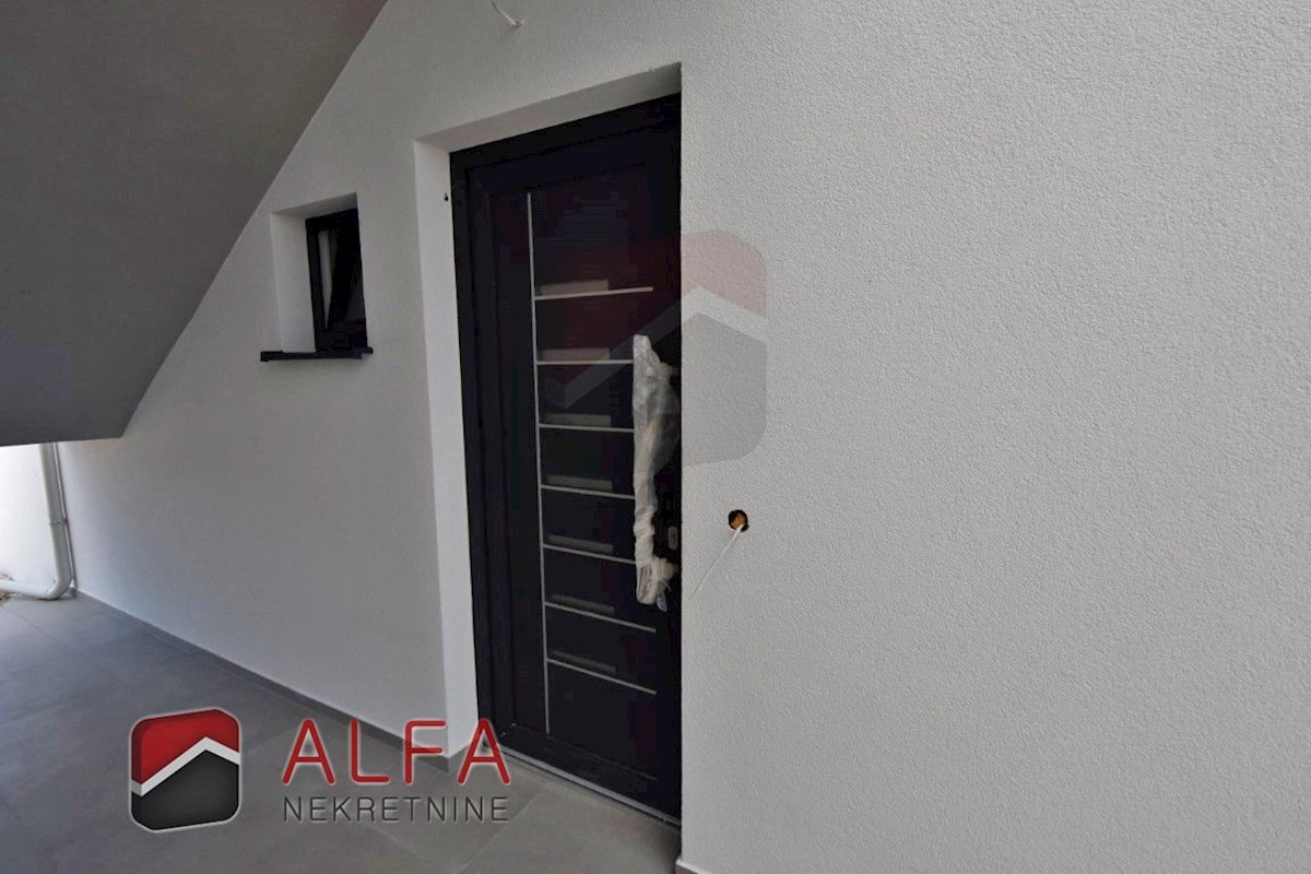 Croazia, Vodice, nuova costruzione, confortevole appartamento in vendita al piano terra, con piscina e giardino