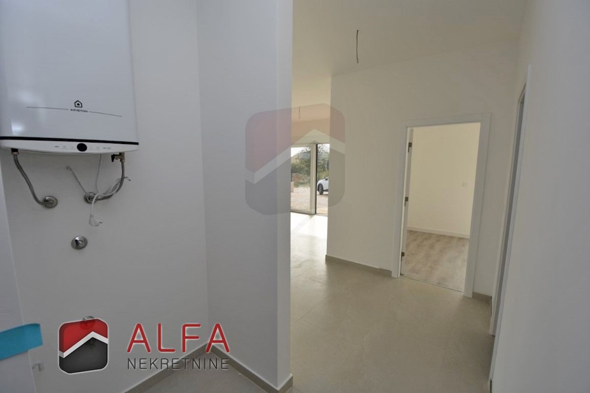 Croazia, Vodice, nuova costruzione, confortevole appartamento in vendita al piano terra, con piscina e giardino