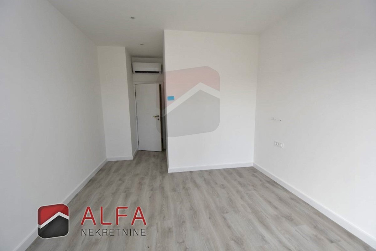 Croazia, Vodice, nuova costruzione, confortevole appartamento in vendita al piano terra, con piscina e giardino