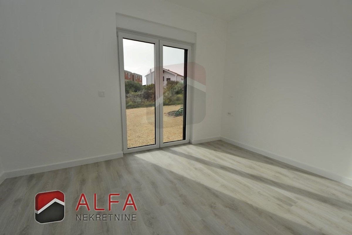 Croazia, Vodice, nuova costruzione, confortevole appartamento in vendita al piano terra, con piscina e giardino