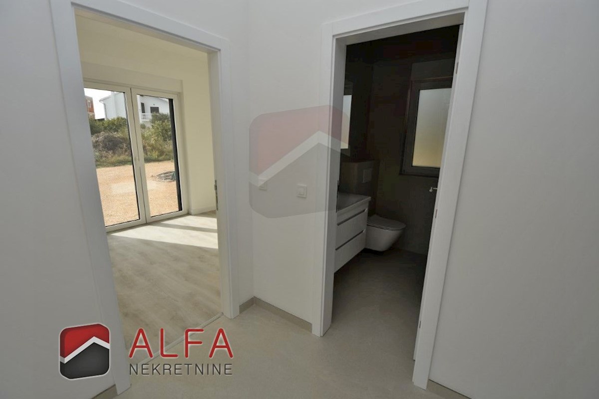 Croazia, Vodice, nuova costruzione, confortevole appartamento in vendita al piano terra, con piscina e giardino