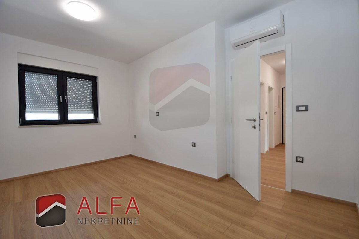 Croazia, Vodice, nuovo appartamento con tre camere da letto in vendita, primo piano
