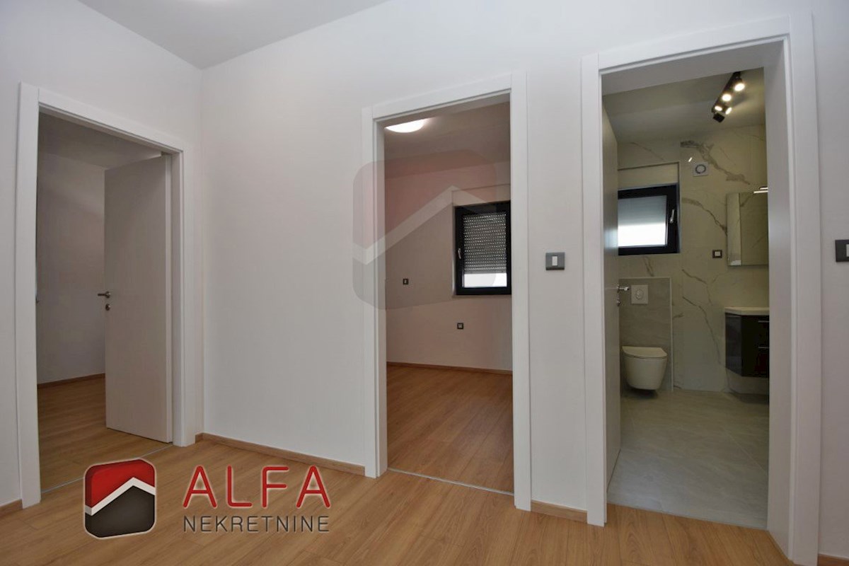Croazia, Vodice, nuovo appartamento con tre camere da letto in vendita, primo piano