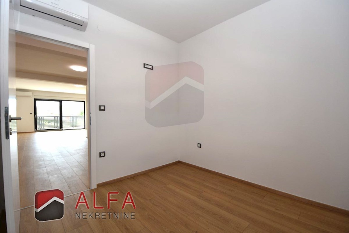 Croazia, Vodice, nuovo appartamento con tre camere da letto in vendita, primo piano