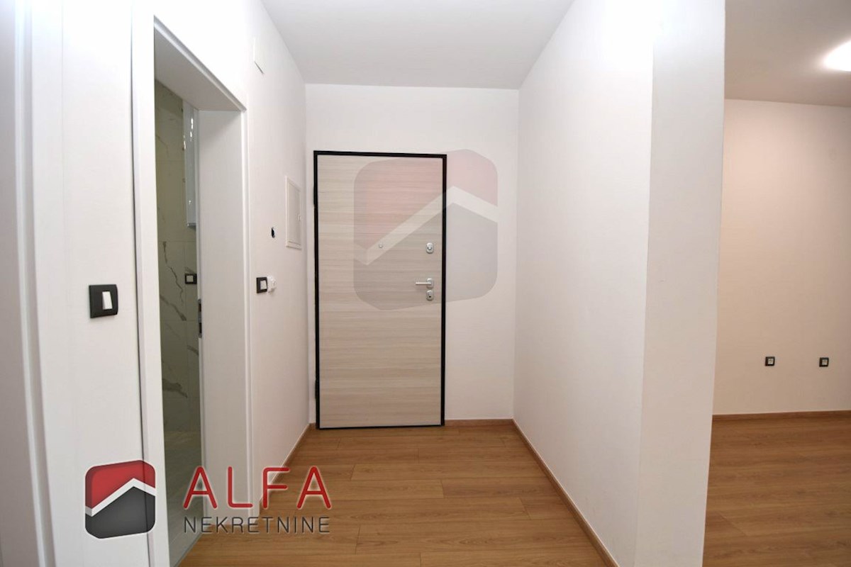 Croazia, Vodice, nuovo appartamento con tre camere da letto in vendita, primo piano