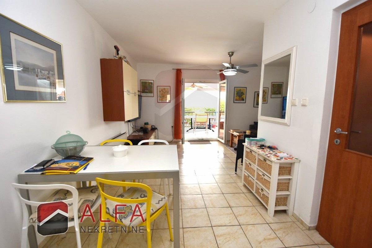 Croazia, Jadrija – casa bifamiliare in vendita, giardino e piccola piscina