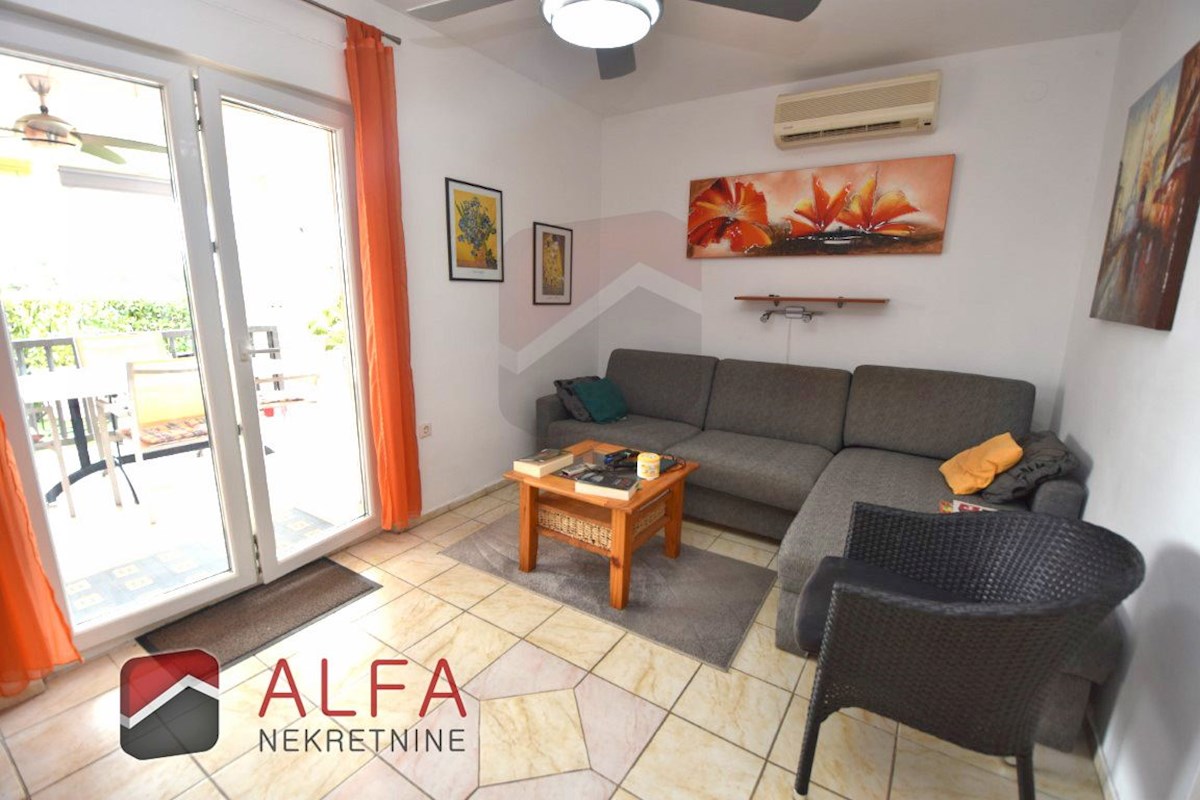 Croazia, Jadrija – casa bifamiliare in vendita, giardino e piccola piscina