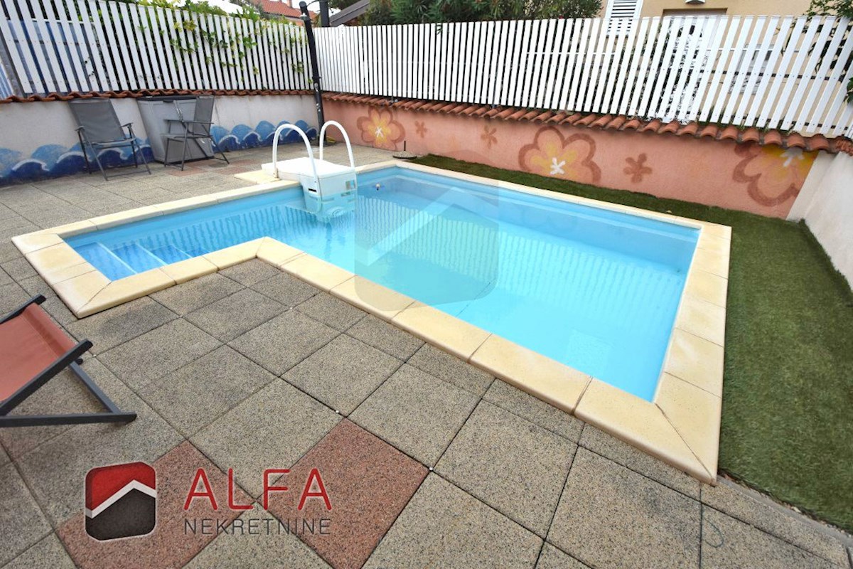 Croazia, Jadrija – casa bifamiliare in vendita, giardino e piccola piscina