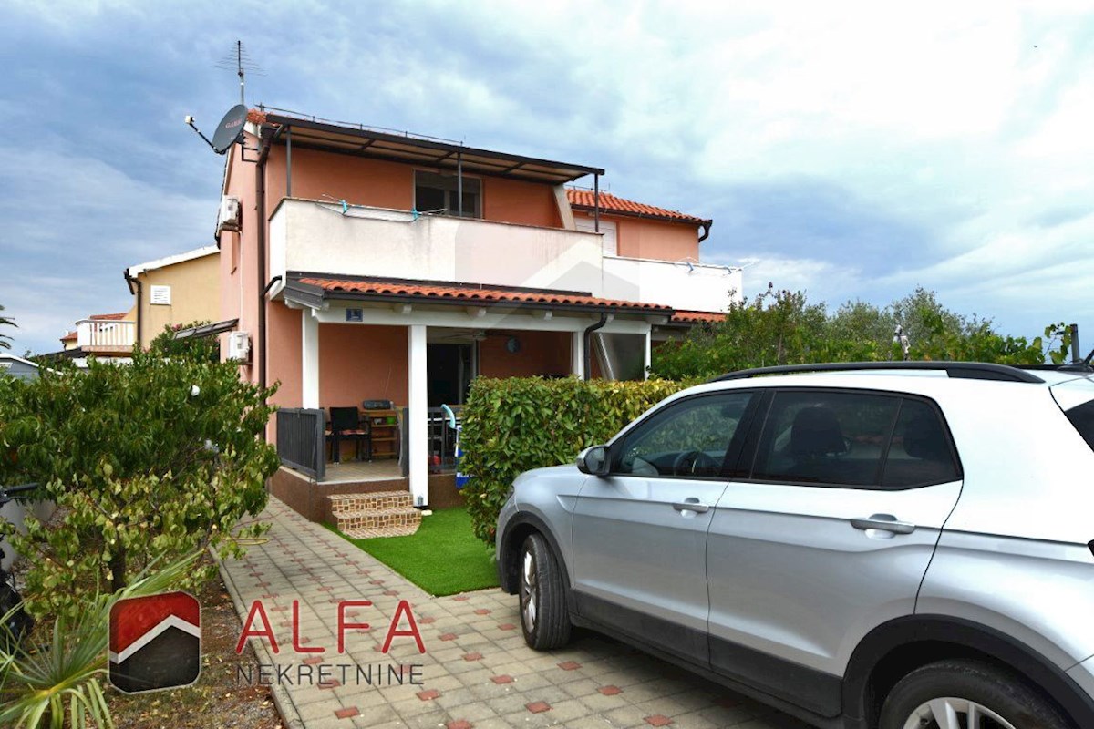 Croazia, Jadrija – casa bifamiliare in vendita, giardino e piccola piscina