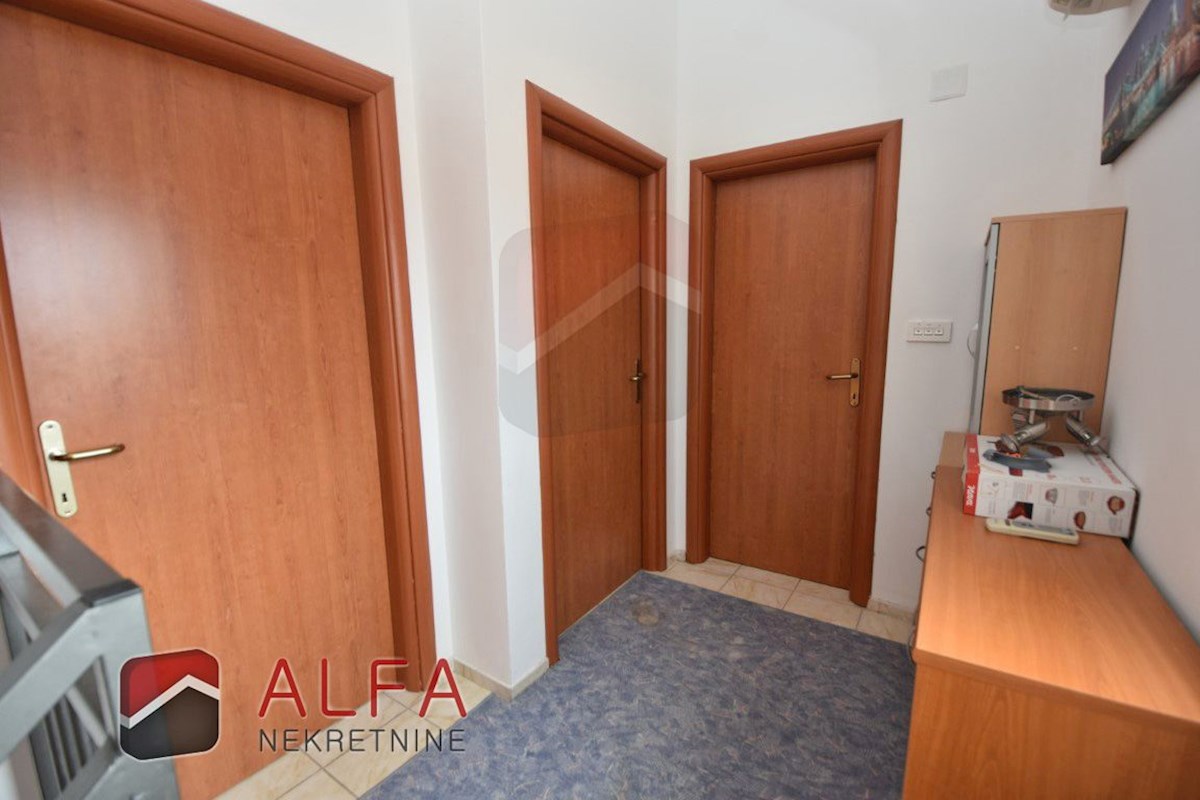 Croazia, Jadrija – casa bifamiliare in vendita, giardino e piccola piscina