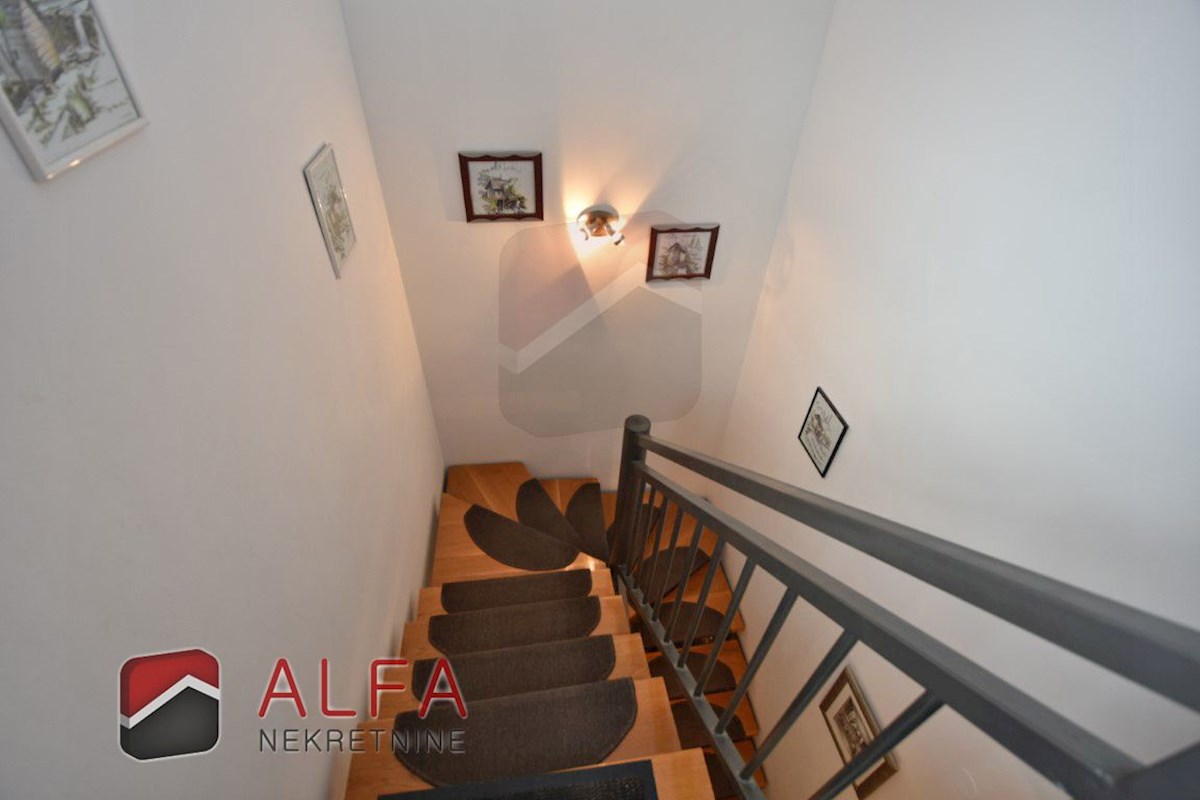 Croazia, Jadrija – casa bifamiliare in vendita, giardino e piccola piscina